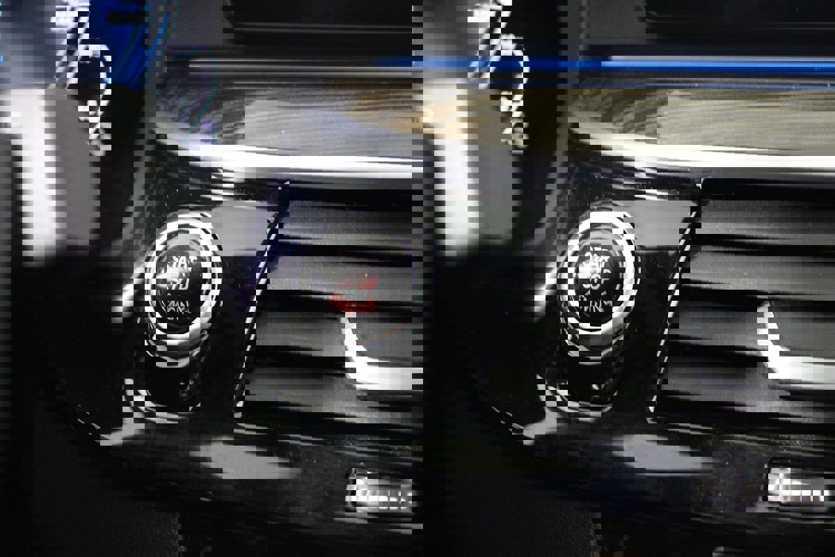 Used 2023 BMW 530e w/ M Sport Package image 9