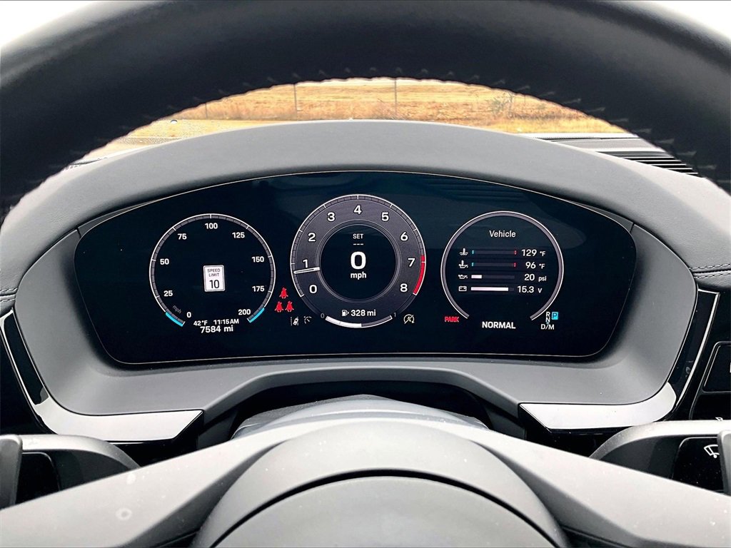 Used 2025 Porsche Panamera image 25