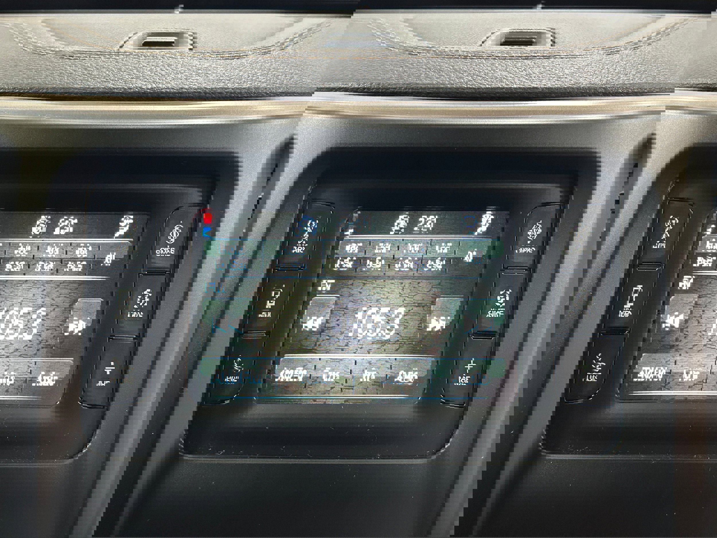 Used 2015 Jeep Cherokee Latitude w/ Cold Weather Group AWD/4WD image 5