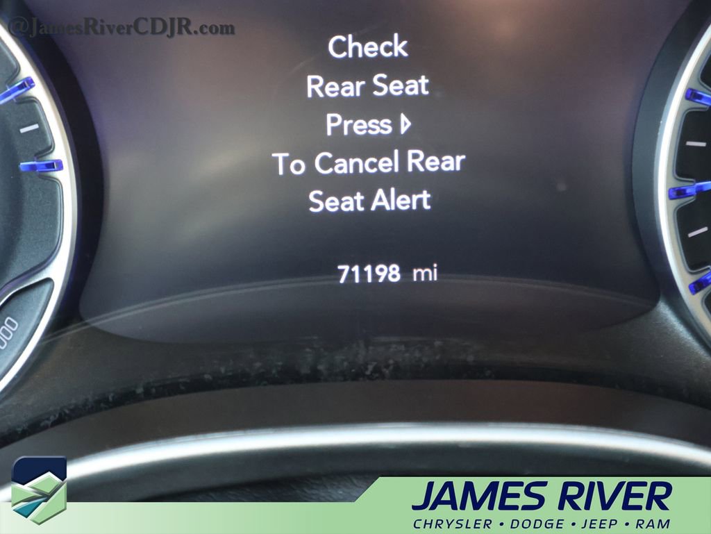 Used 2024 Chrysler Pacifica Touring-L FWD image 29