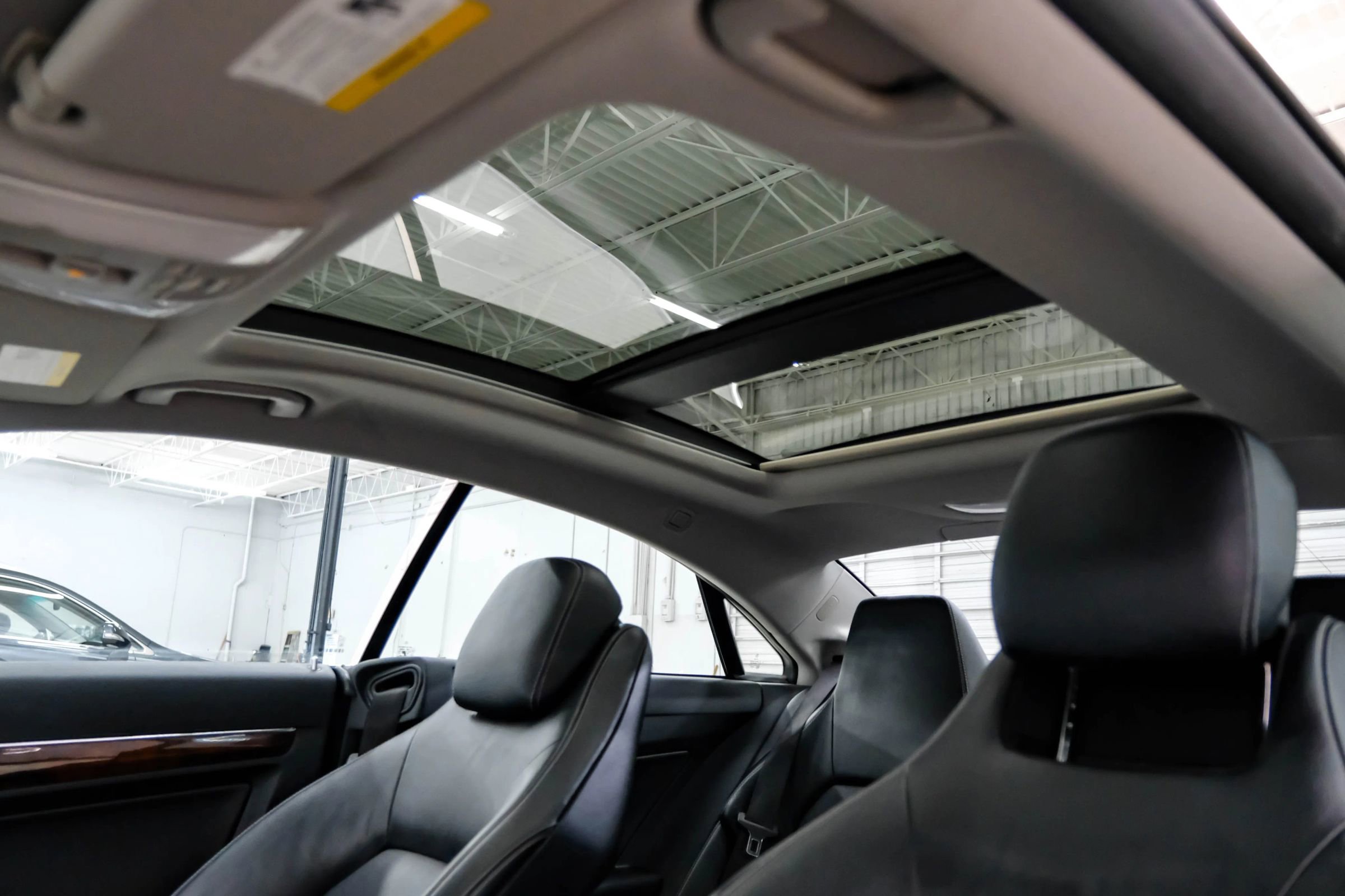 Used 2011 Mercedes-Benz E 550 Coupe image 4