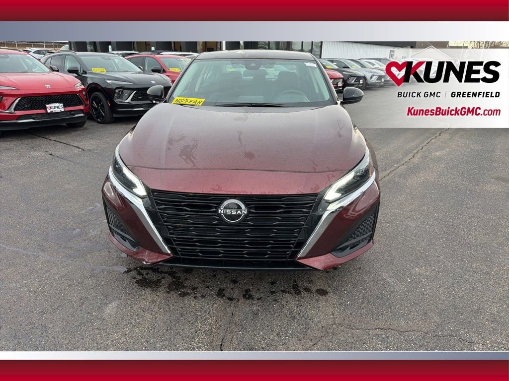 Used 2024 Nissan Altima 2.5 SV FWD image 12