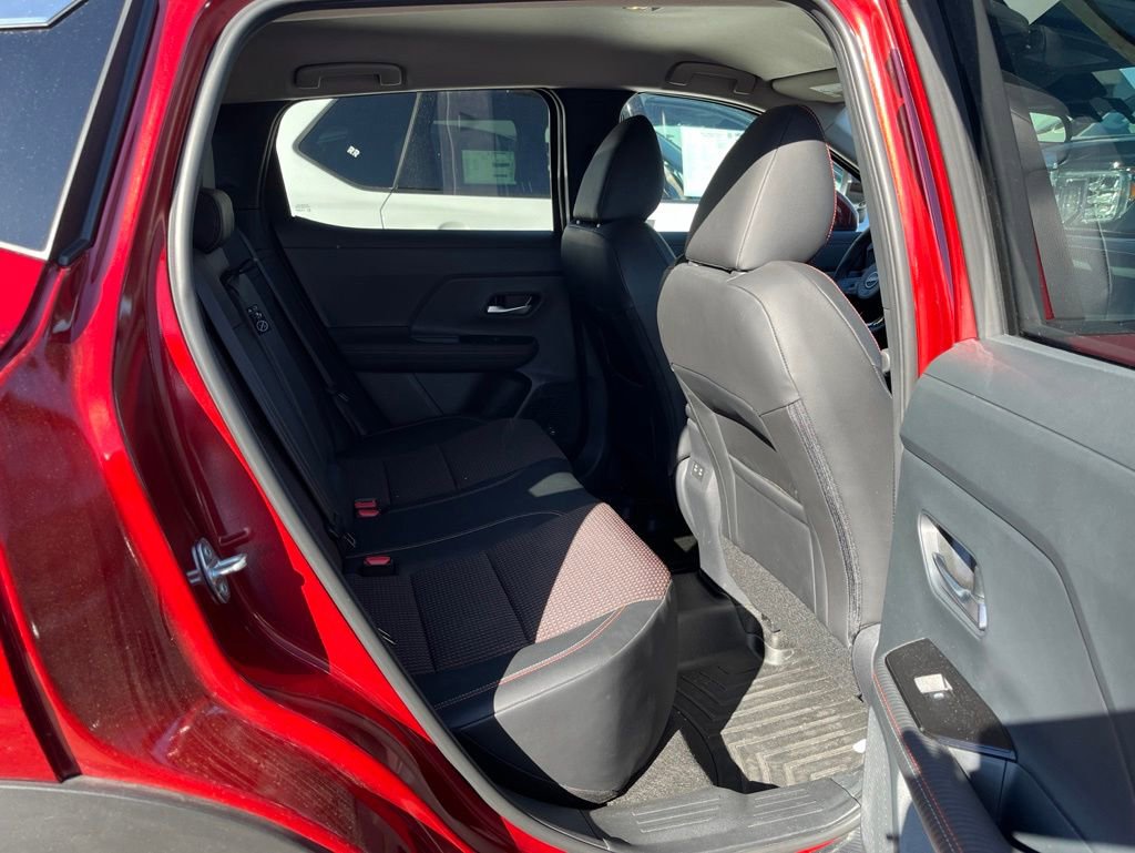 Used 2025 Nissan Kicks SR AWD/4WD image 3