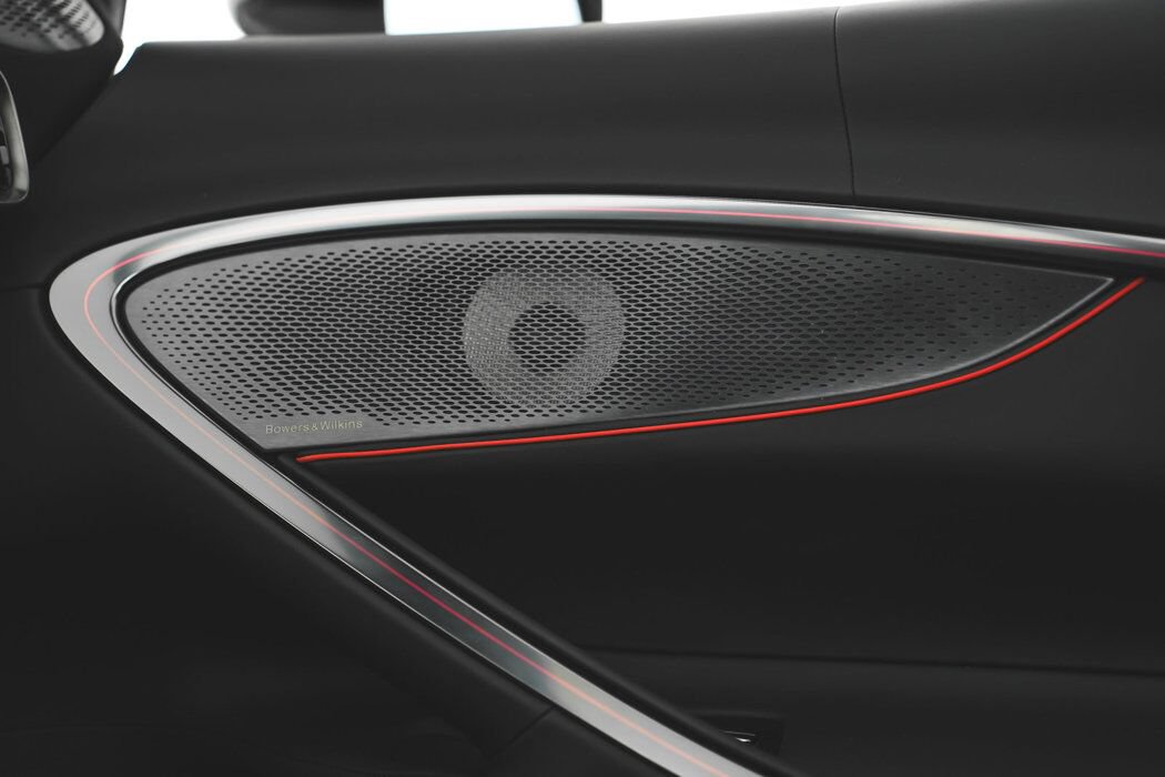 Used 2025 McLaren Artura Spider RWD image 22