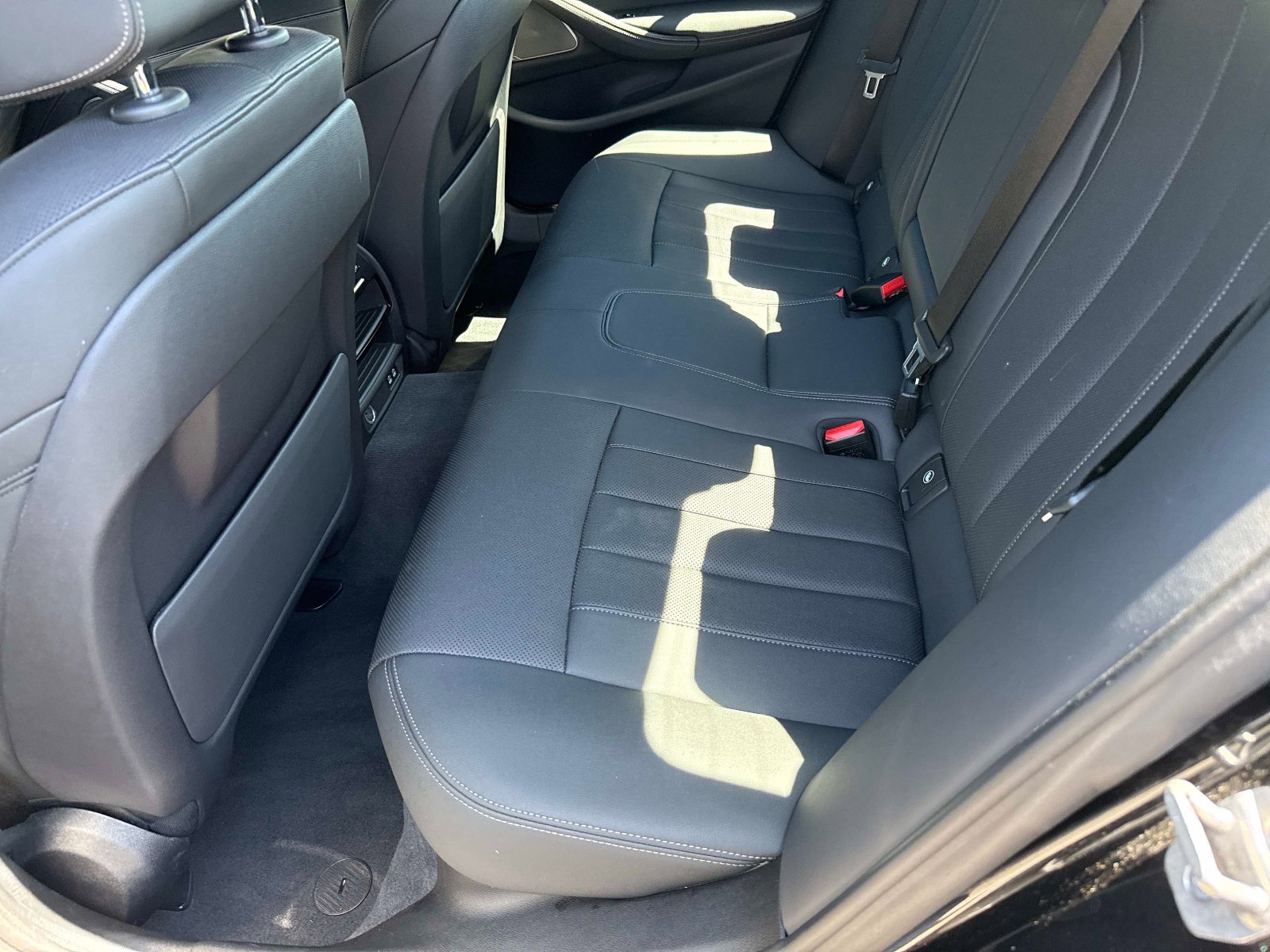 Used 2023 BMW 530e w/ M Sport Package image 31