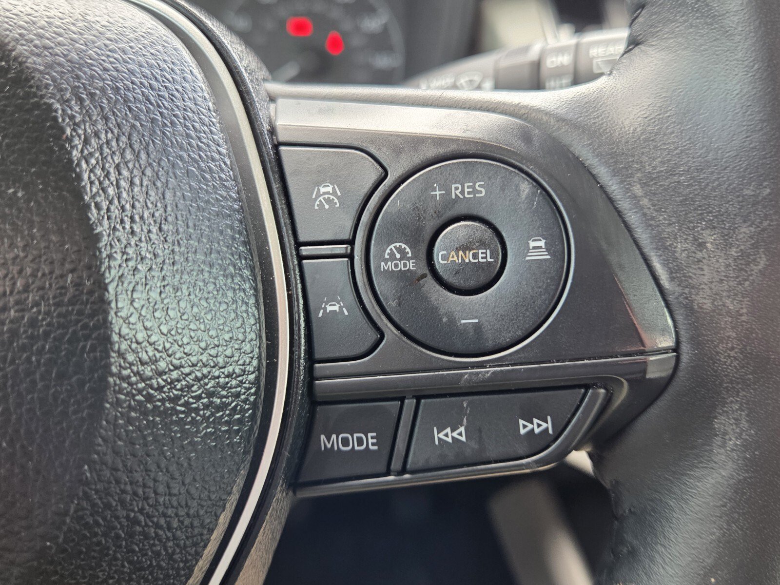 Certified 2025 Toyota Corolla Cross LE FWD image 25