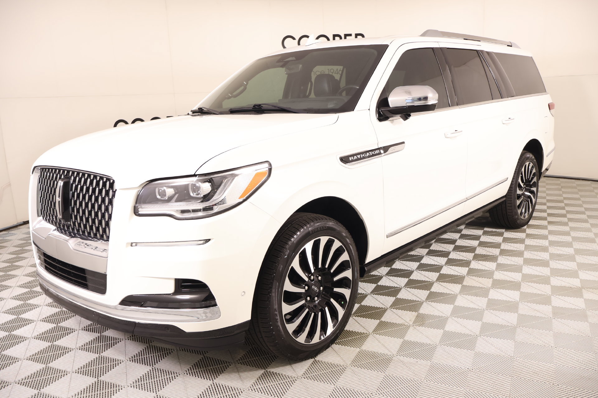 Used 2024 Lincoln Navigator L Black Label AWD/4WD image 11