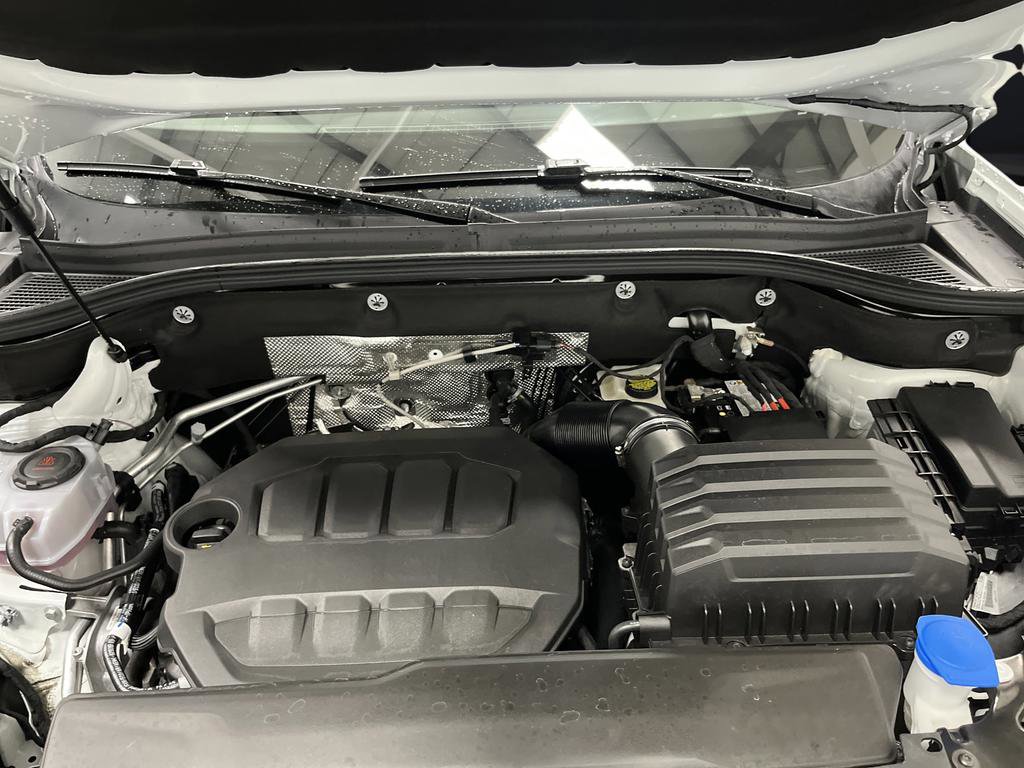 Certified 2025 Volkswagen Atlas Cross Sport SE w/ Panoramic Sunroof Package image 37