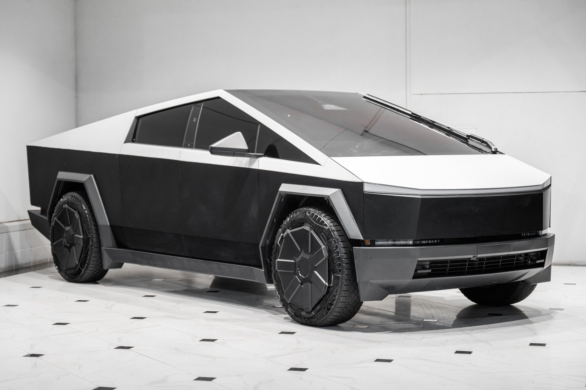 Used 2024 Tesla Cybertruck Cyberbeast AWD/4WD image 3