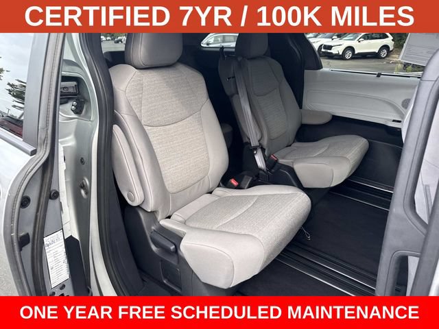 Used 2025 Toyota Sienna LE FWD image 11