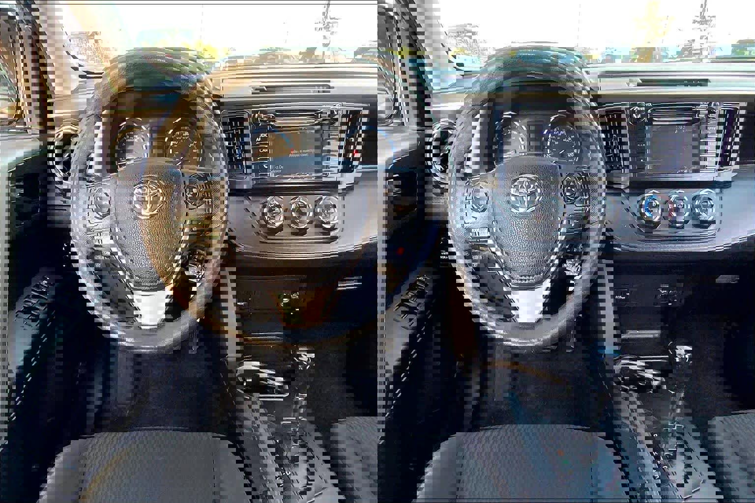 Used 2017 Toyota RAV4 LE image 5