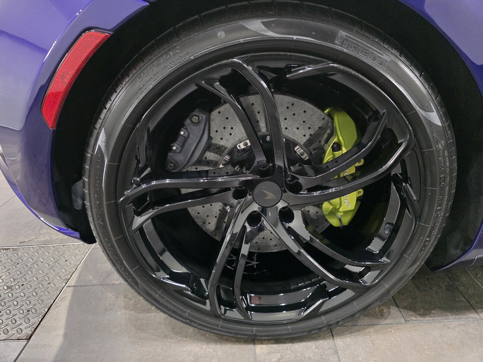 Used 2025 McLaren 750S Spider image 18