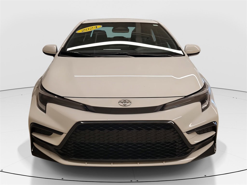 Used 2024 Toyota Corolla SE image 3