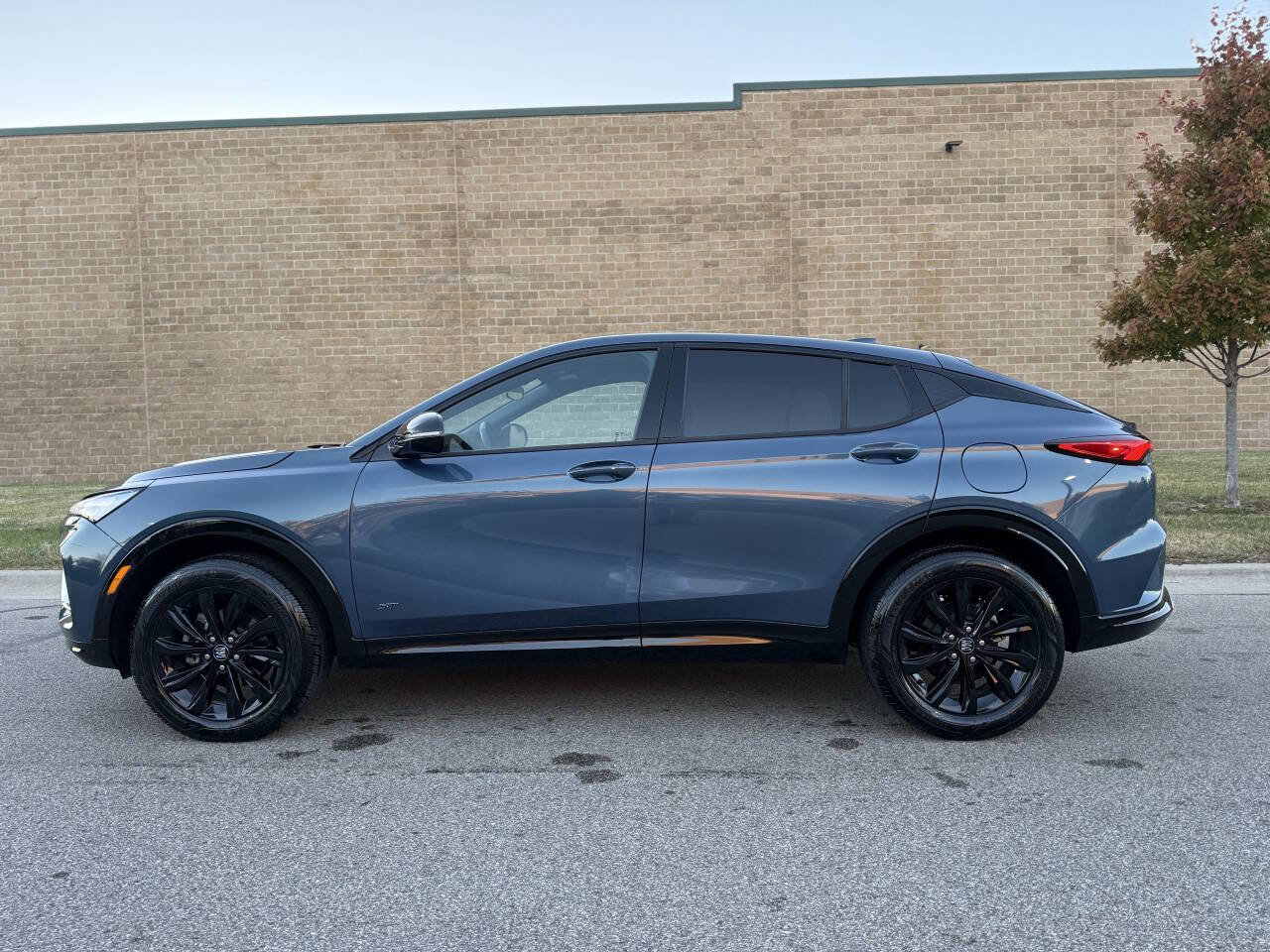 Used 2025 Buick Envista Sport Touring w/ Convenience I Package image 2