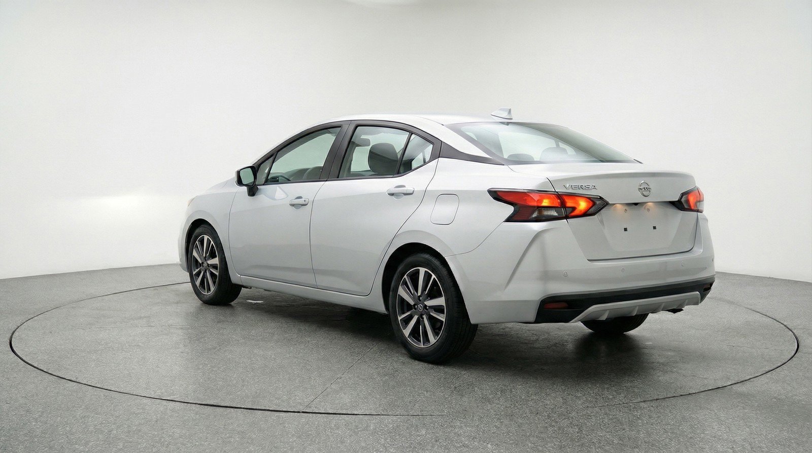 Used 2025 Nissan Versa SV image 6