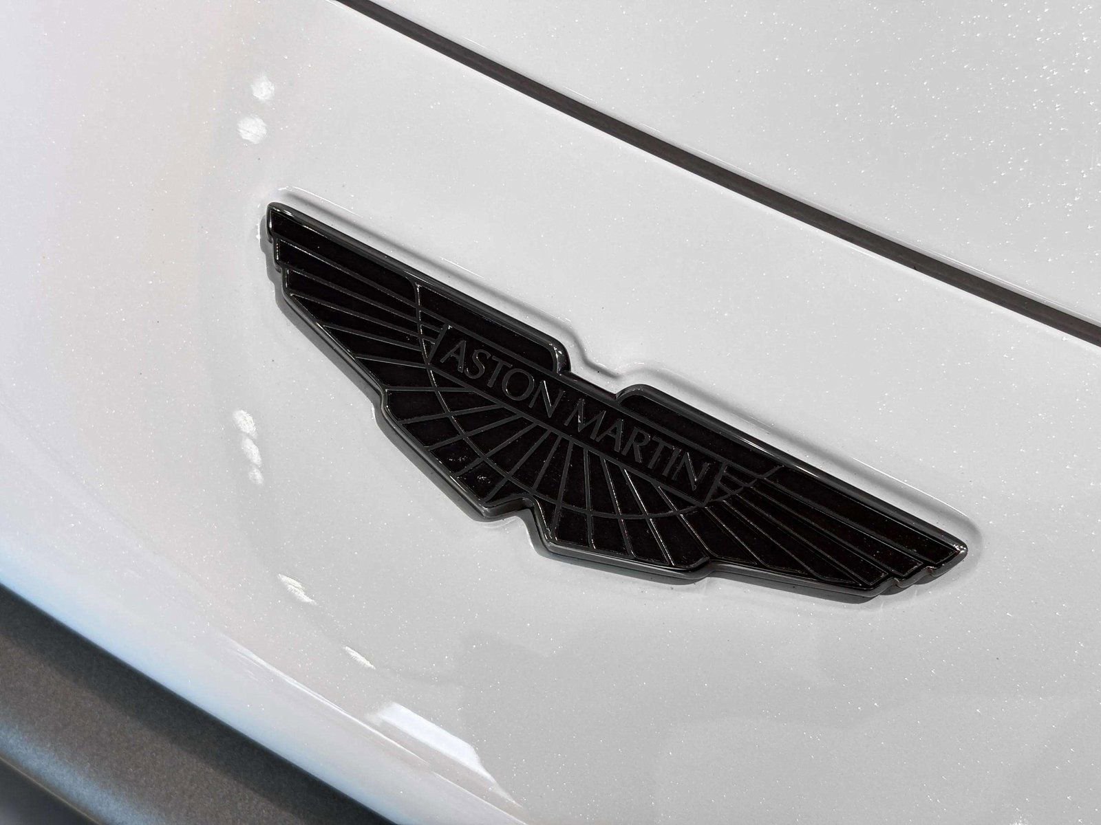 Used 2023 Aston Martin V8 Vantage Roadster image 36