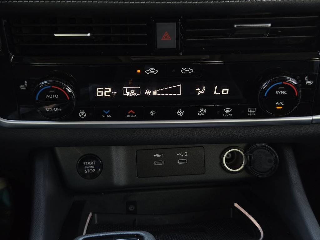 Used 2025 Nissan Rogue SL w/ SL Premium Package FWD image 17