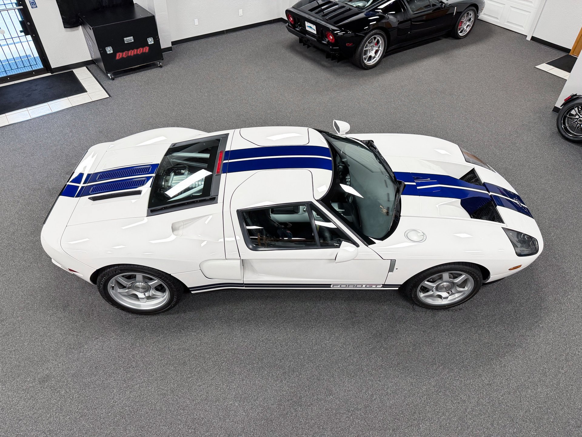 Used 2005 Ford GT RWD image 8