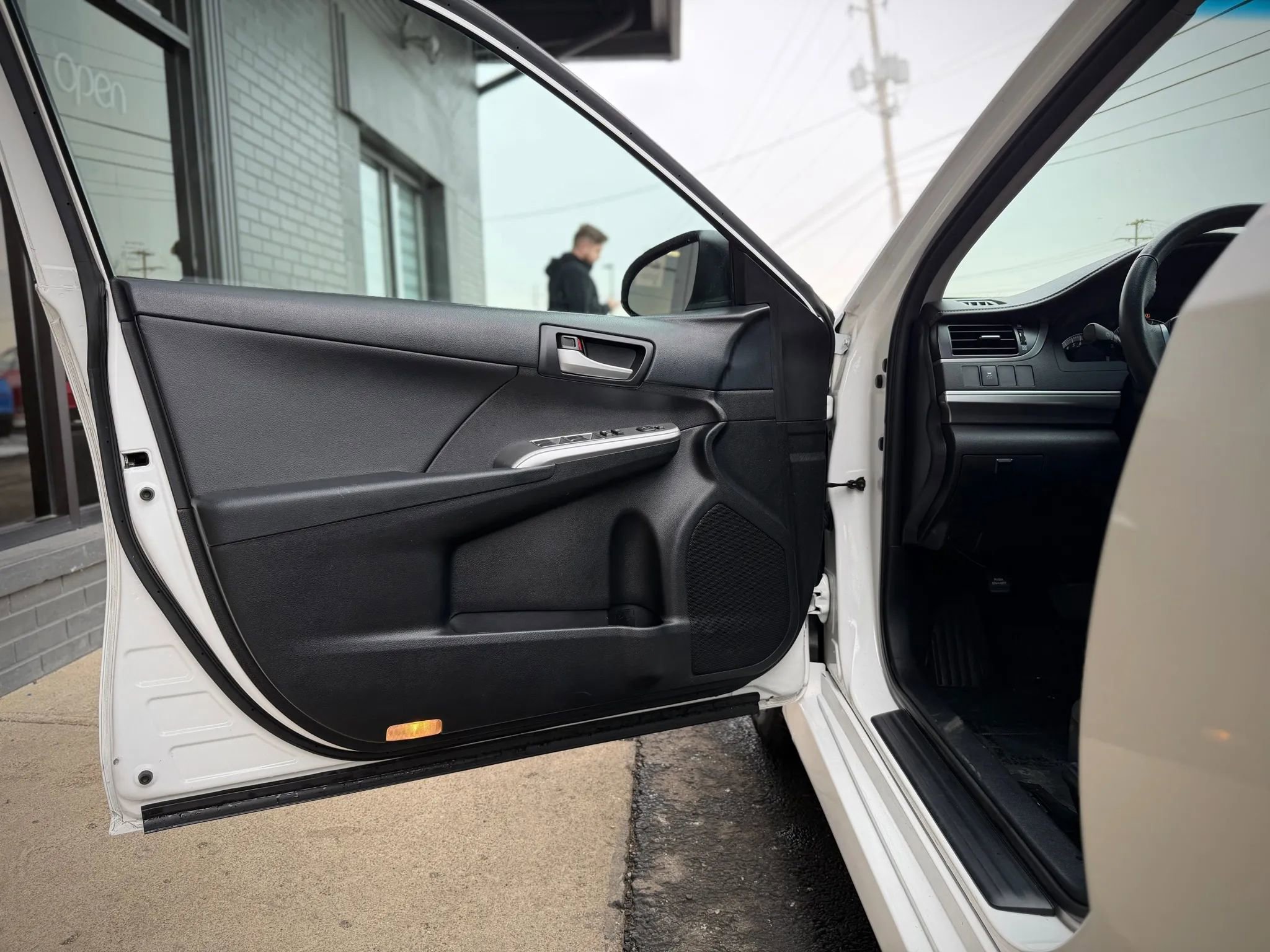 Used 2013 Toyota Camry SE image 8