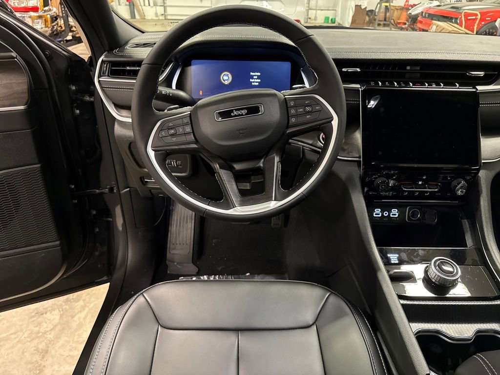 New 2025 Jeep Grand Cherokee Limited image 13