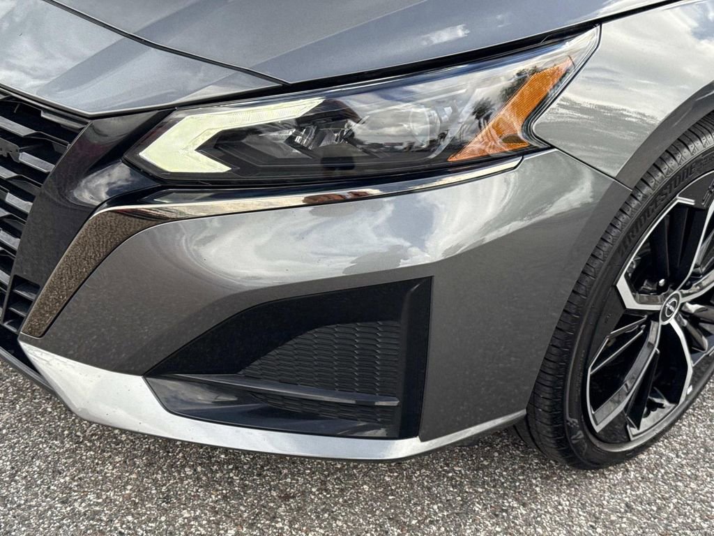Certified 2025 Nissan Altima 2.5 SR FWD image 9