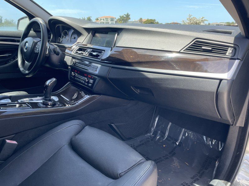 Used 2014 BMW 550i Sedan w/ Executive Package RWD image 7