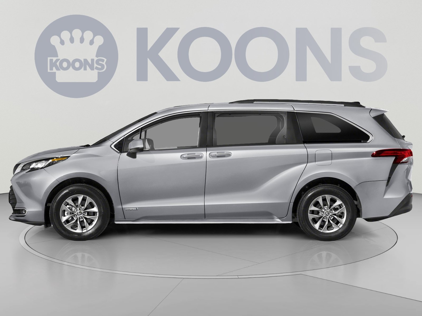 Used 2021 Toyota Sienna XLE w/ XLE Plus Package FWD image 4
