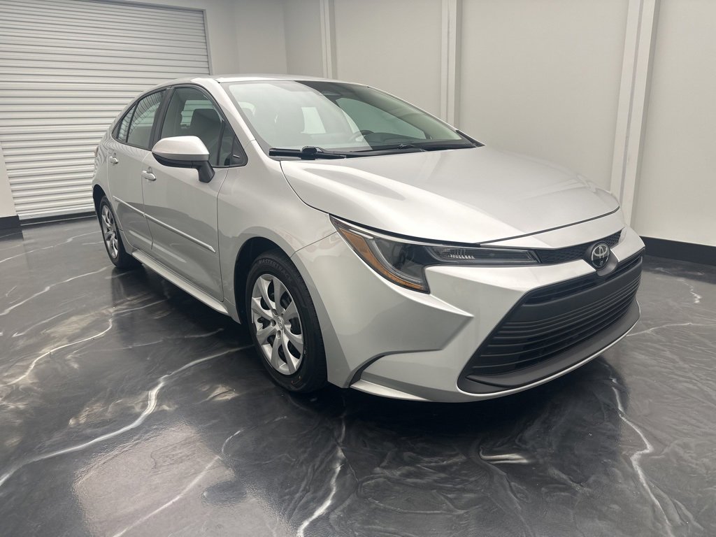 Used 2023 Toyota Corolla LE image 2