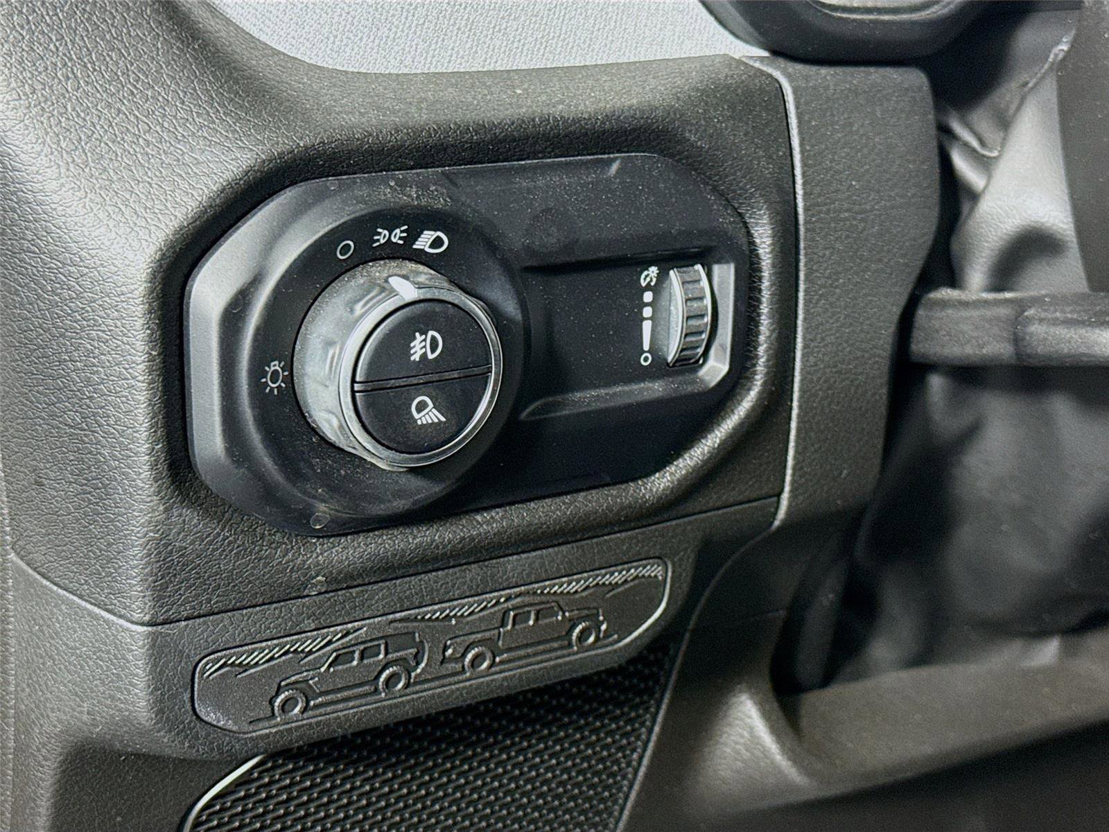 Used 2025 Jeep Gladiator Sport image 7