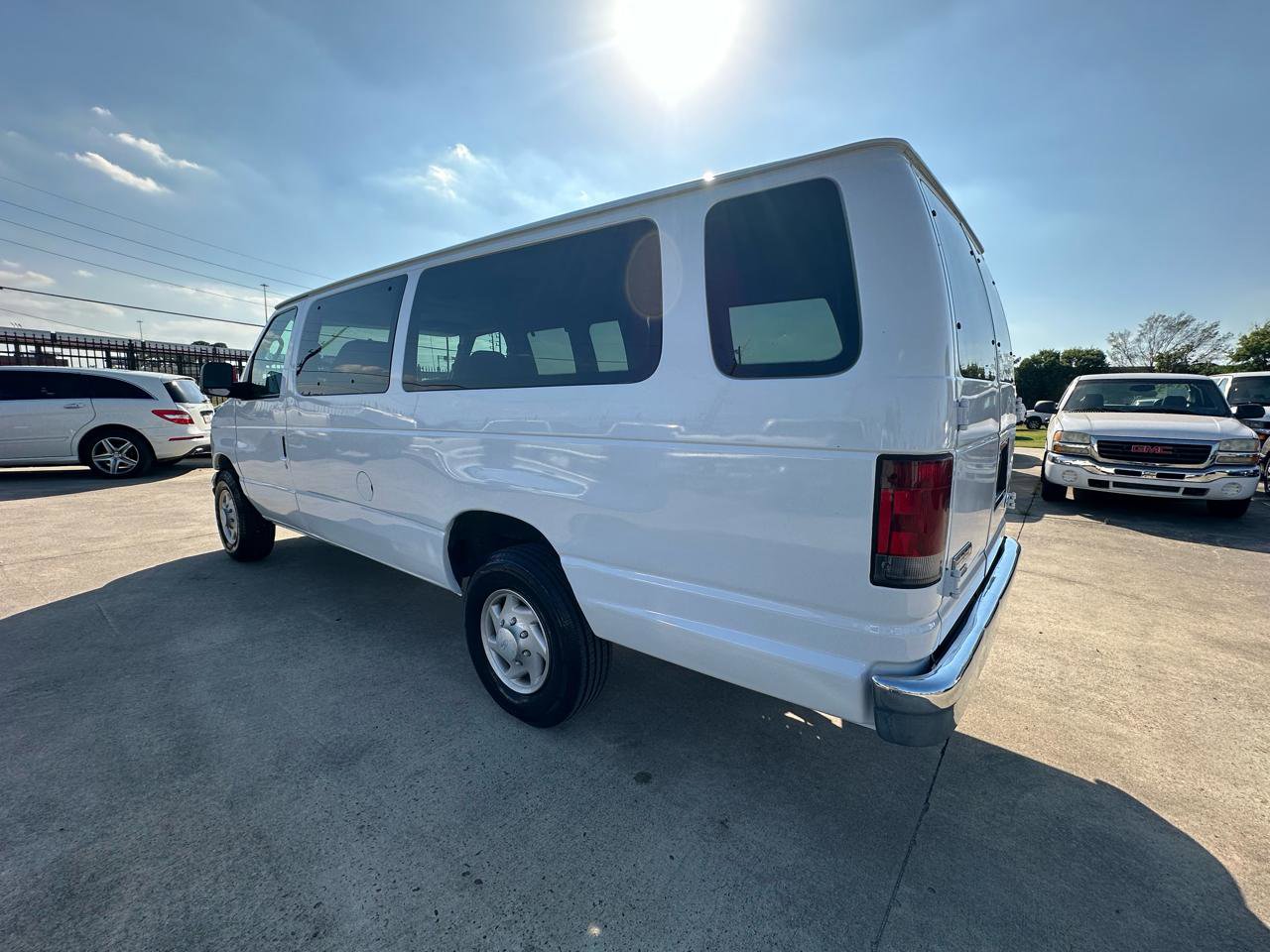 Used 2006 Ford E-350 and Econoline 350 Extended Wagon Super Duty image 3