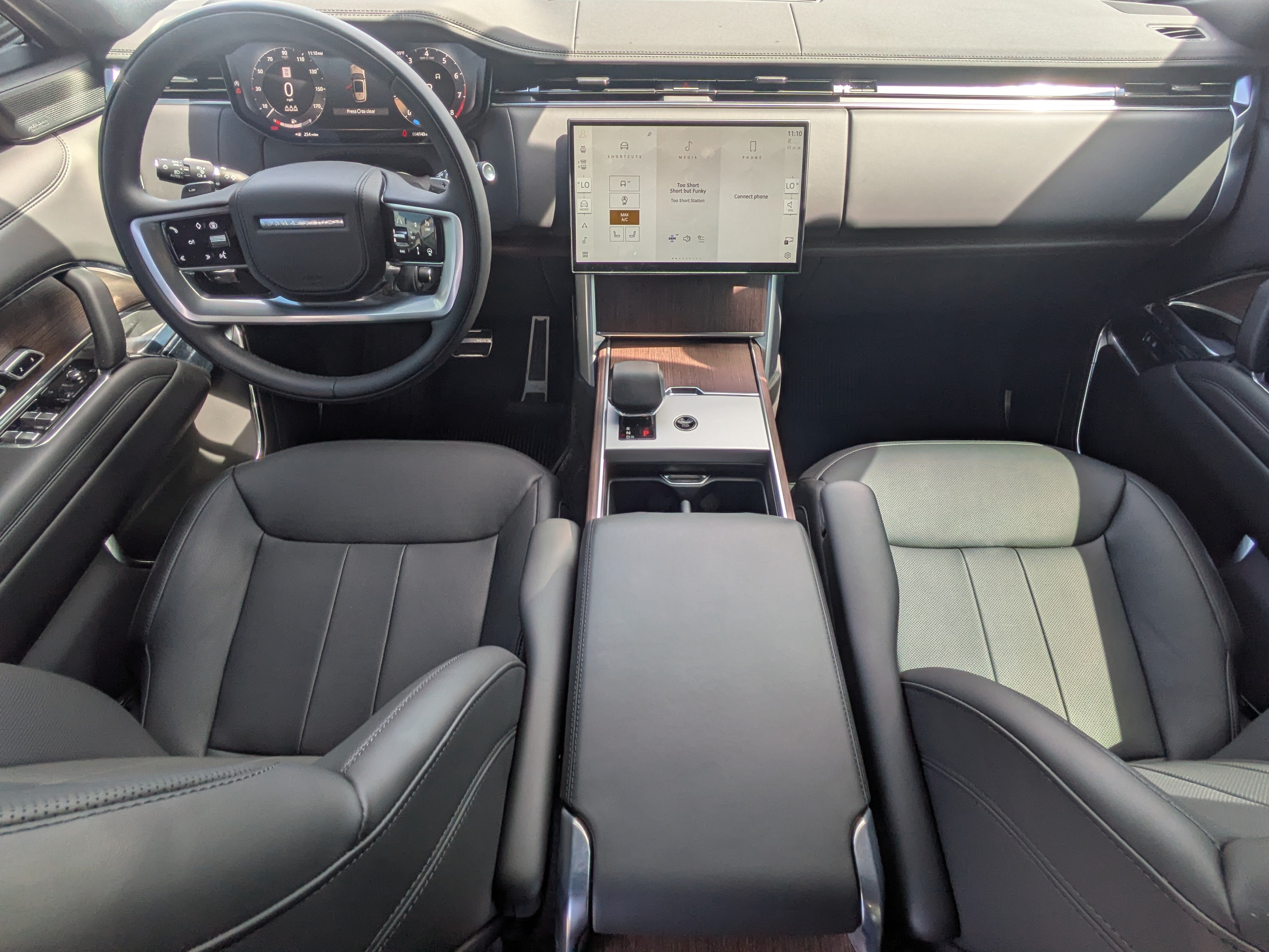 Used 2025 Land Rover Range Rover SE AWD/4WD image 14