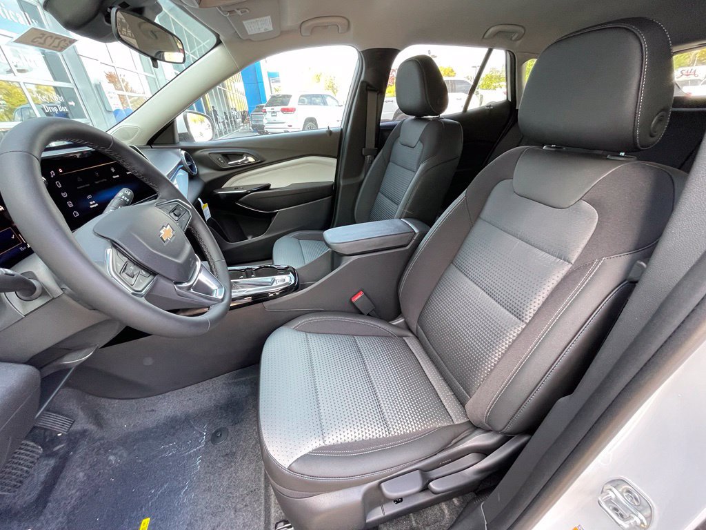 New 2026 Chevrolet Trax LT w/ LT Convenience Package FWD image 23