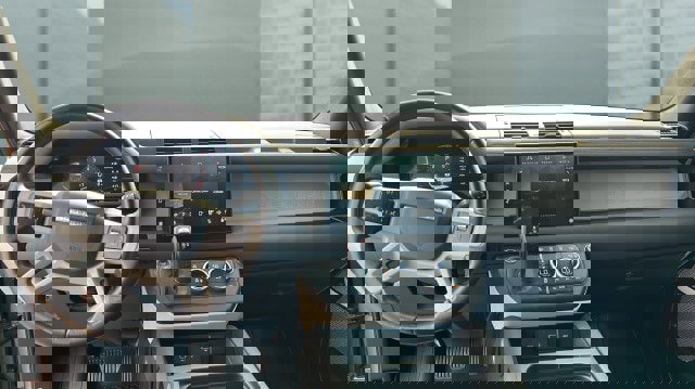 Used 2023 Land Rover Defender 130 X-Dynamic SE image 22