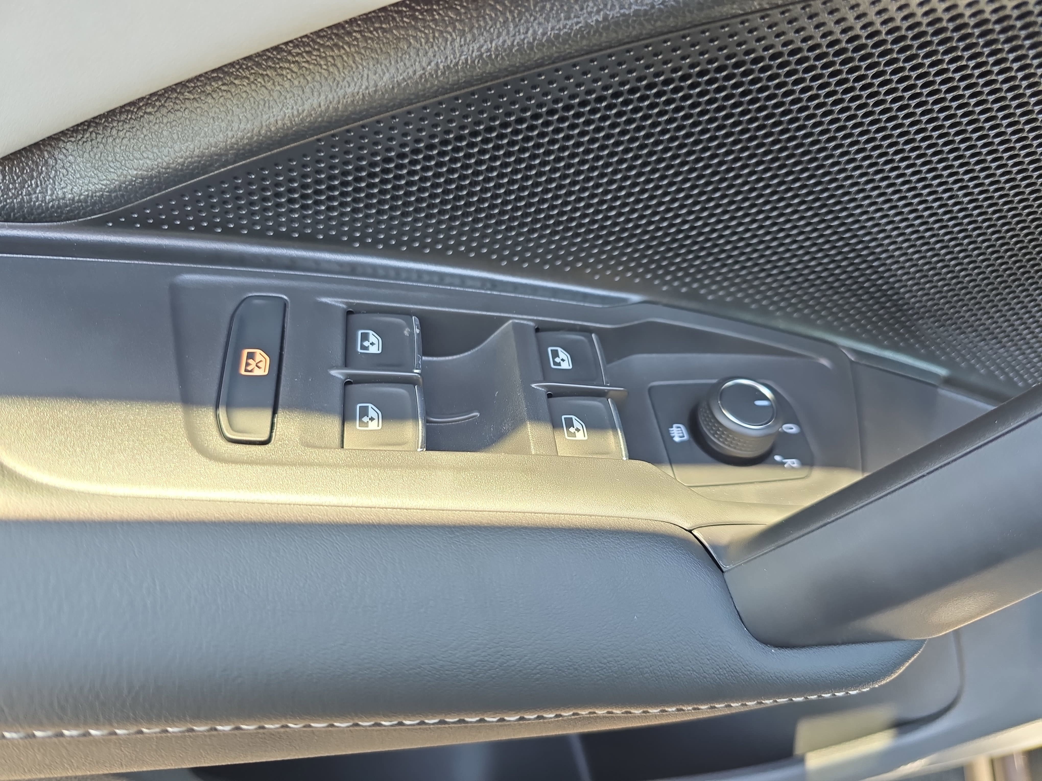 New 2026 Volkswagen Tiguan SE FWD image 27