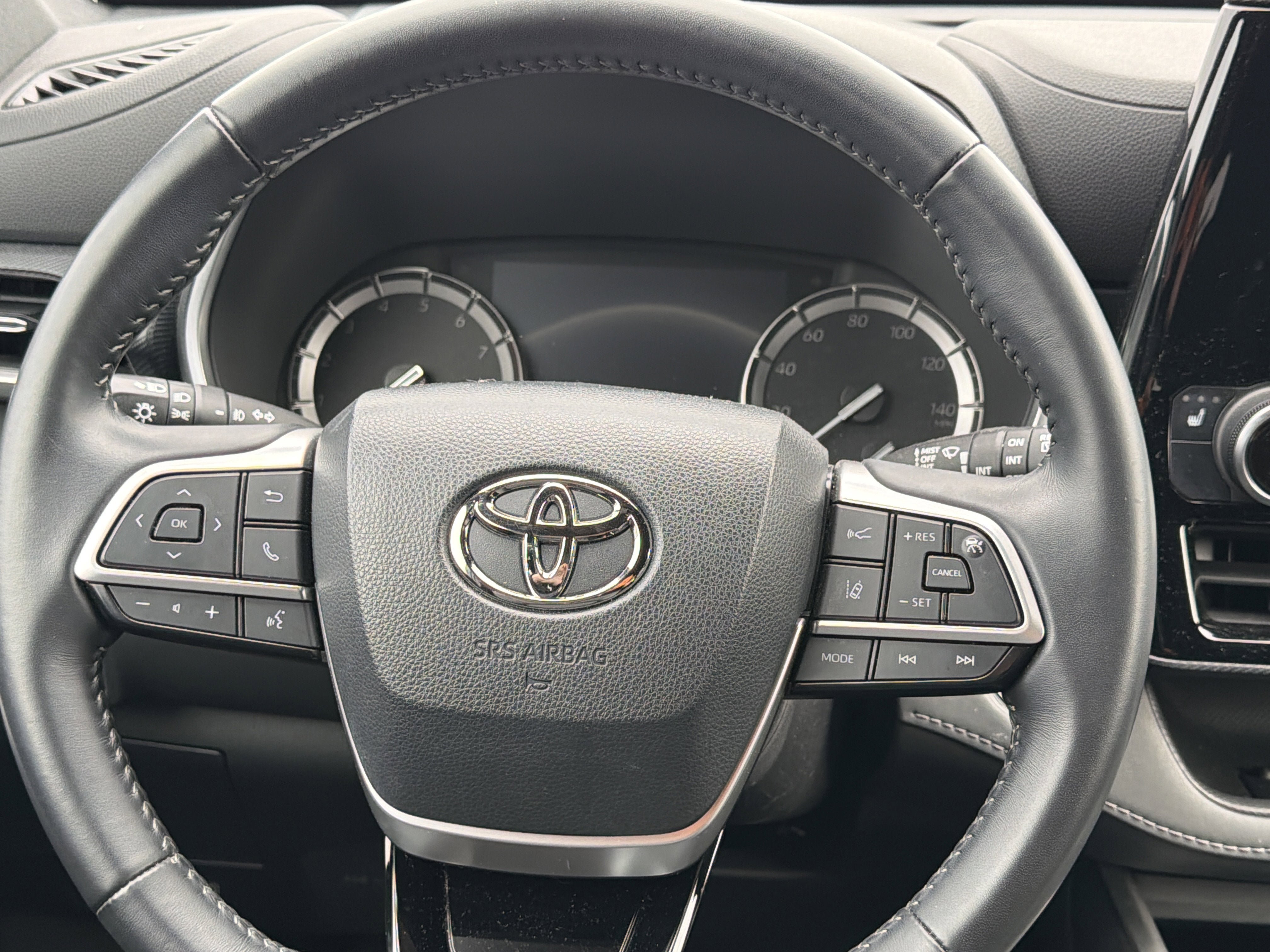 Used 2022 Toyota Highlander XSE AWD/4WD image 14