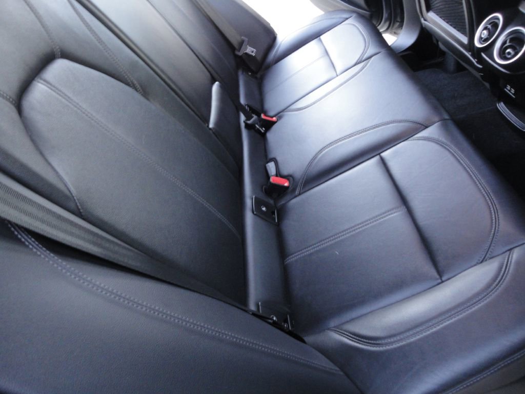 Used 2018 Alfa Romeo Stelvio AWD image 10