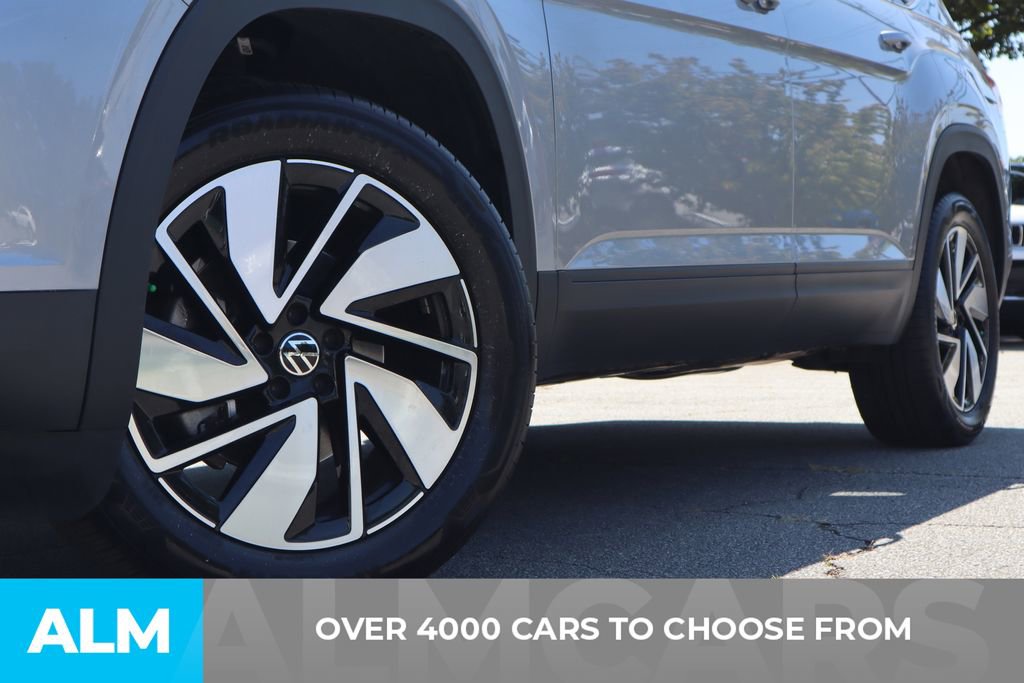 Used 2025 Volkswagen Atlas SE image 3