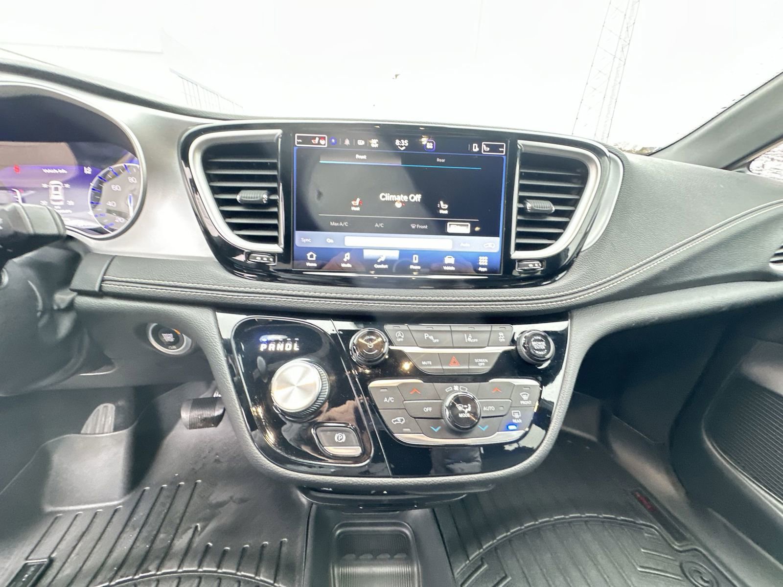 Used 2021 Chrysler Pacifica Touring-L w/ Uconnect Theater Family Group AWD/4WD image 13