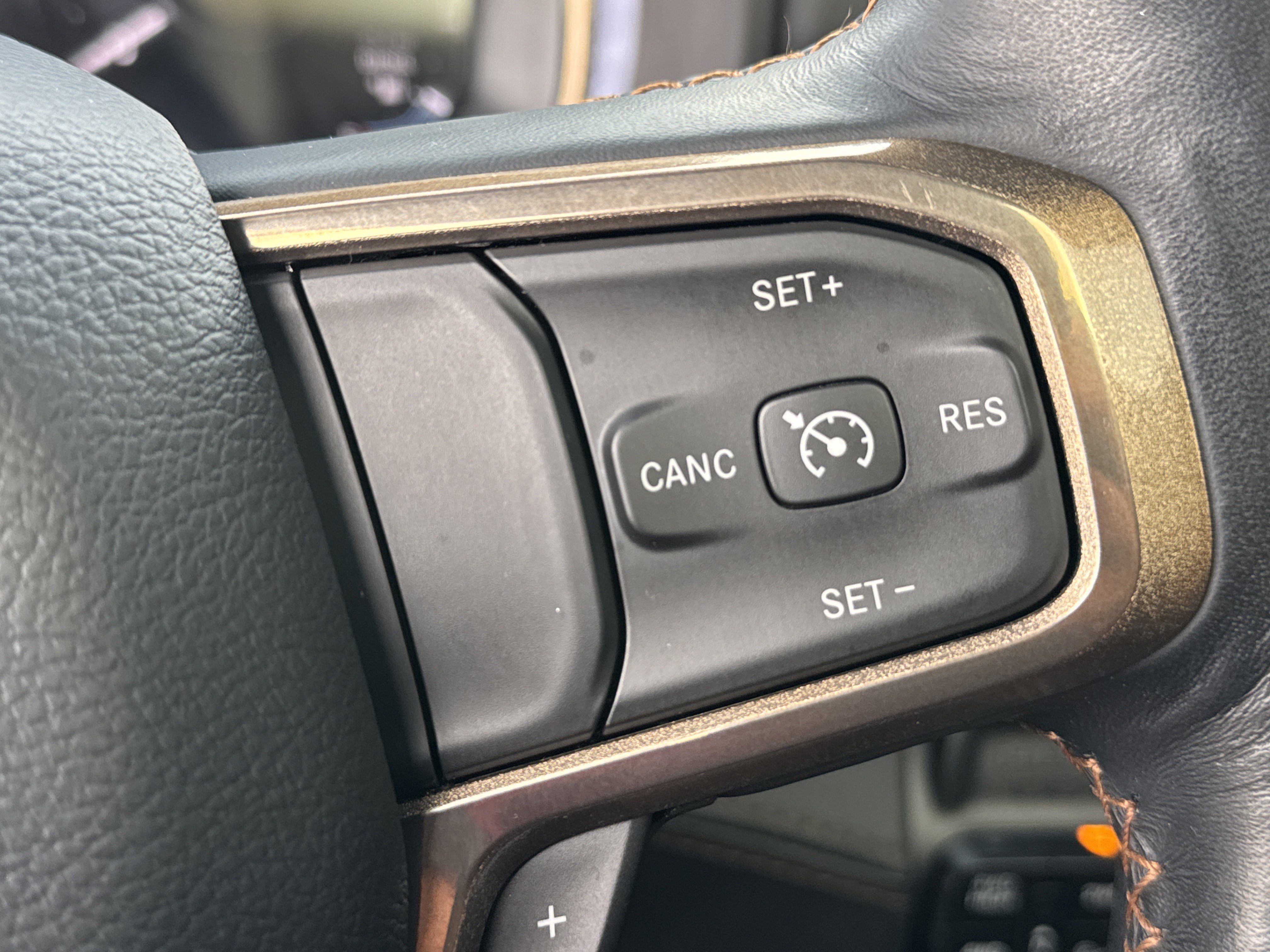 Used 2023 RAM 2500 Limited image 32