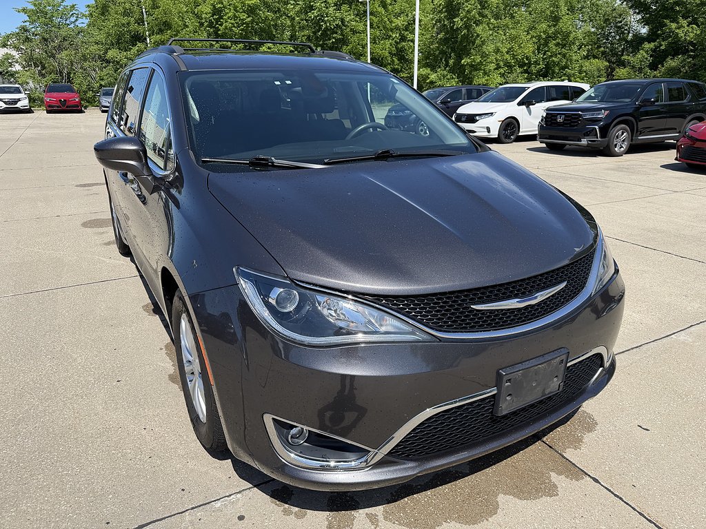 Used 2018 Chrysler Pacifica Touring Plus FWD image 2