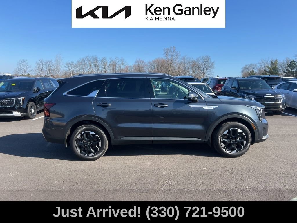 Certified 2024 Kia Sorento S w/ Panoramic Sunroof Package image 4