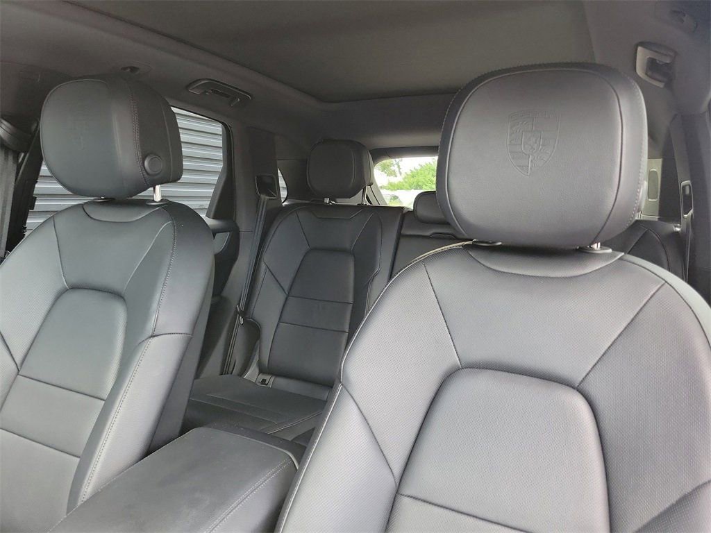 Certified 2025 Porsche Cayenne image 5