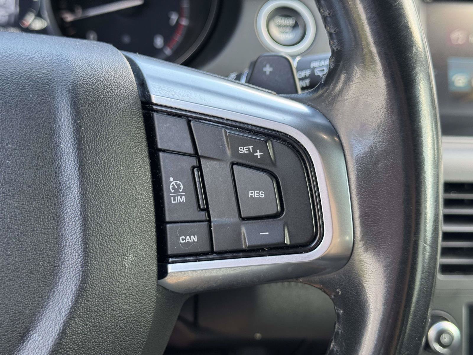 Used 2017 Land Rover Discovery Sport SE AWD/4WD image 20