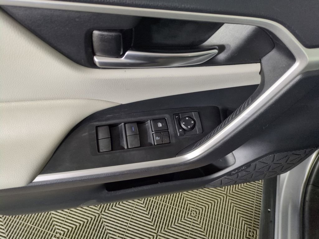 Used 2019 Toyota RAV4 XLE image 14