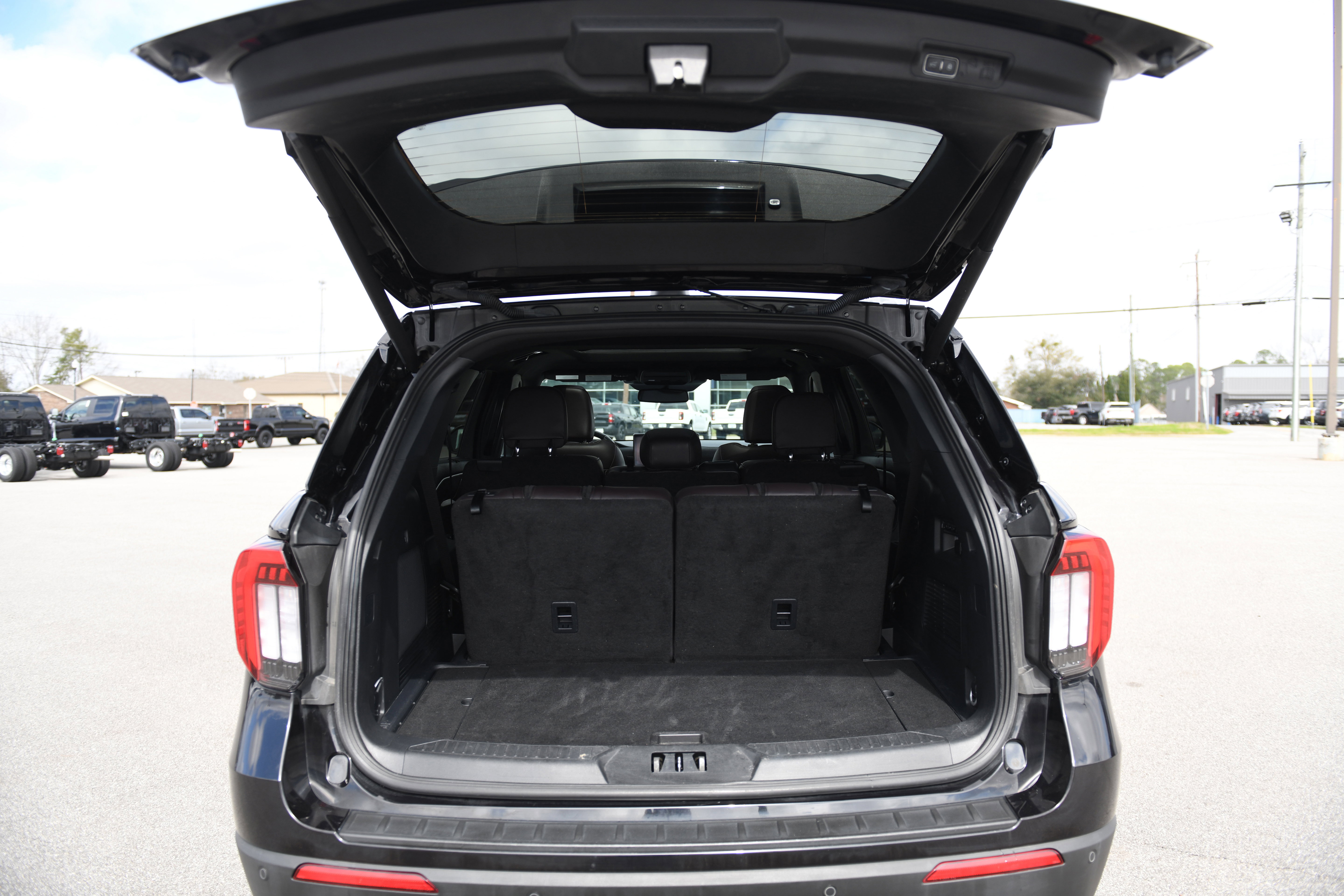 Used 2025 Ford Explorer Platinum image 12