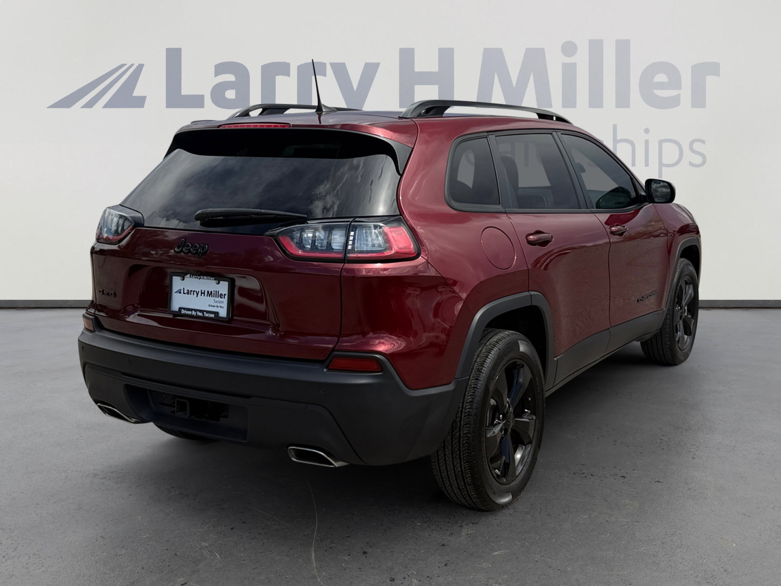 Used 2020 Jeep Cherokee Latitude Plus AWD/4WD image 5