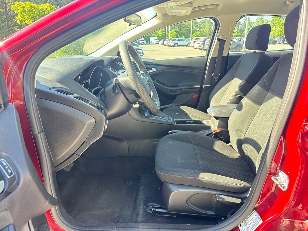 Used 2017 Ford Focus SE FWD image 12