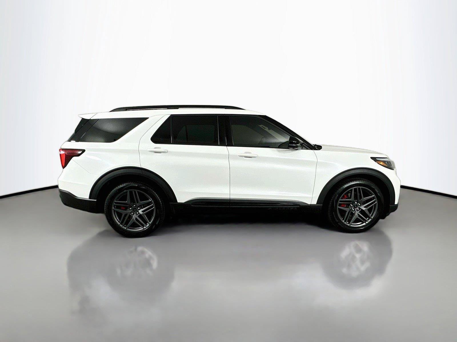 Used 2025 Ford Explorer ST AWD/4WD image 18