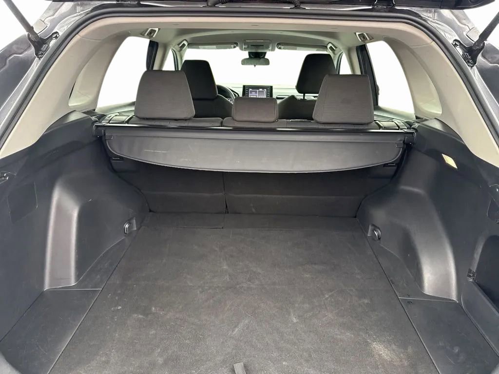 Used 2022 Toyota RAV4 XLE FWD image 13