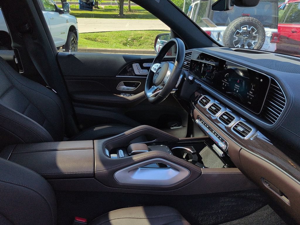 Used 2023 Mercedes-Benz GLS 450 4MATIC image 7
